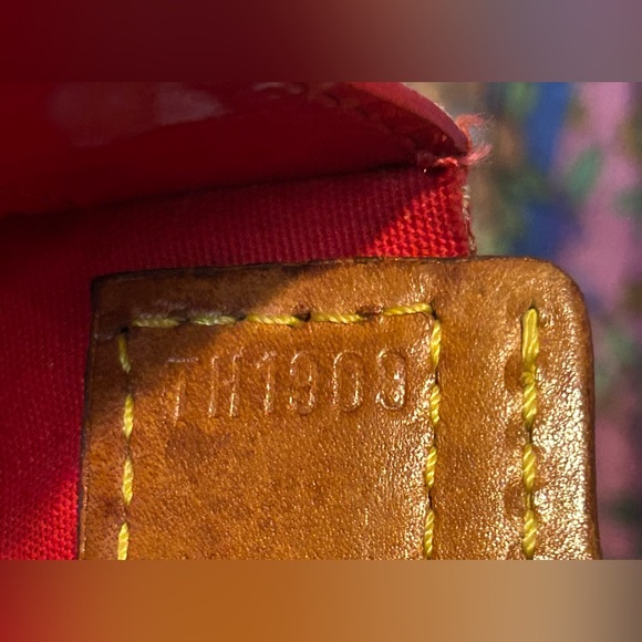 Vintage LOUIS VUITTON Vernis Leather Stanton Tote Bag Rouge - Picture 8 of 14